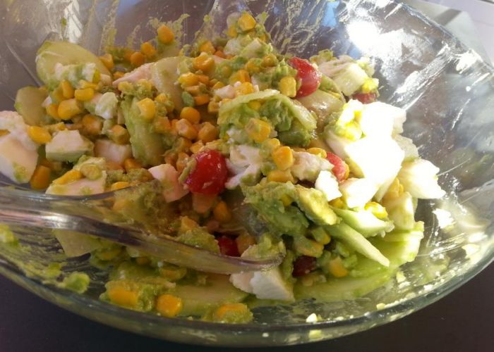 Sommersalat mit Avocadodressing