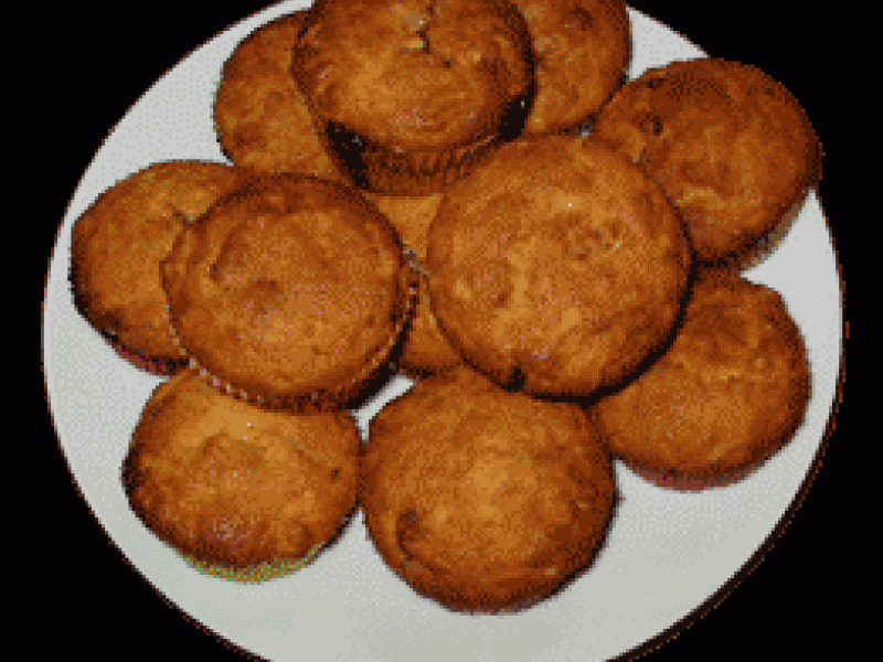 Muffins mit Himbeer-Marzipanfüllung