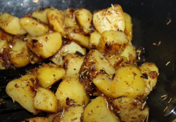 Karamellisierte Rosmarin-Bratkartoffeln