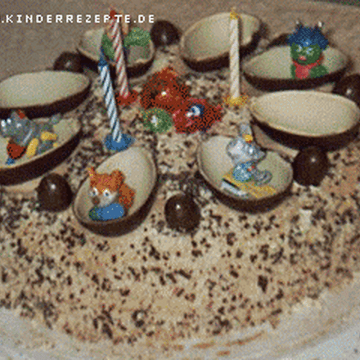 Überraschungseier-Torte
