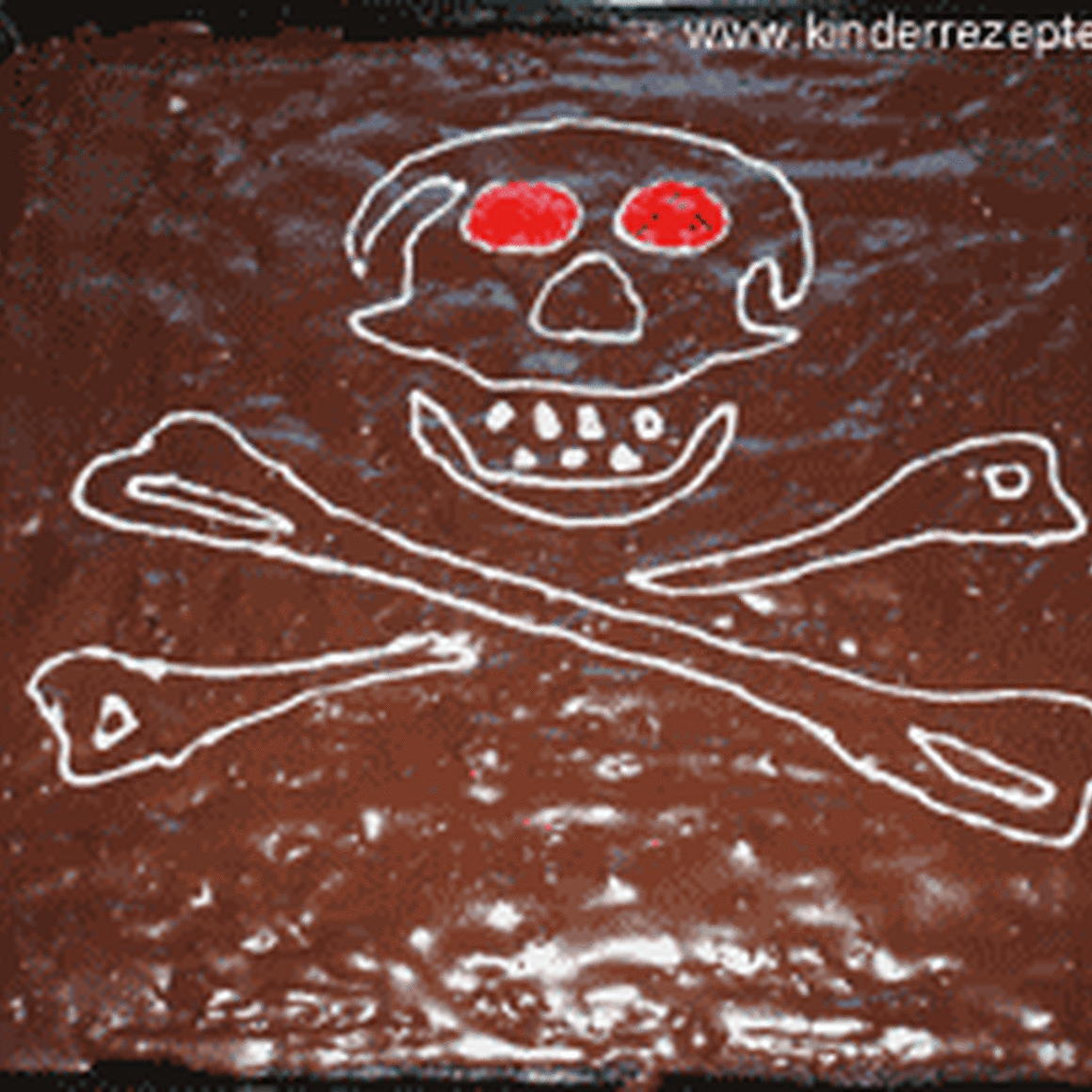 Piratenkuchen mit Zuckerguss-Totenkopf