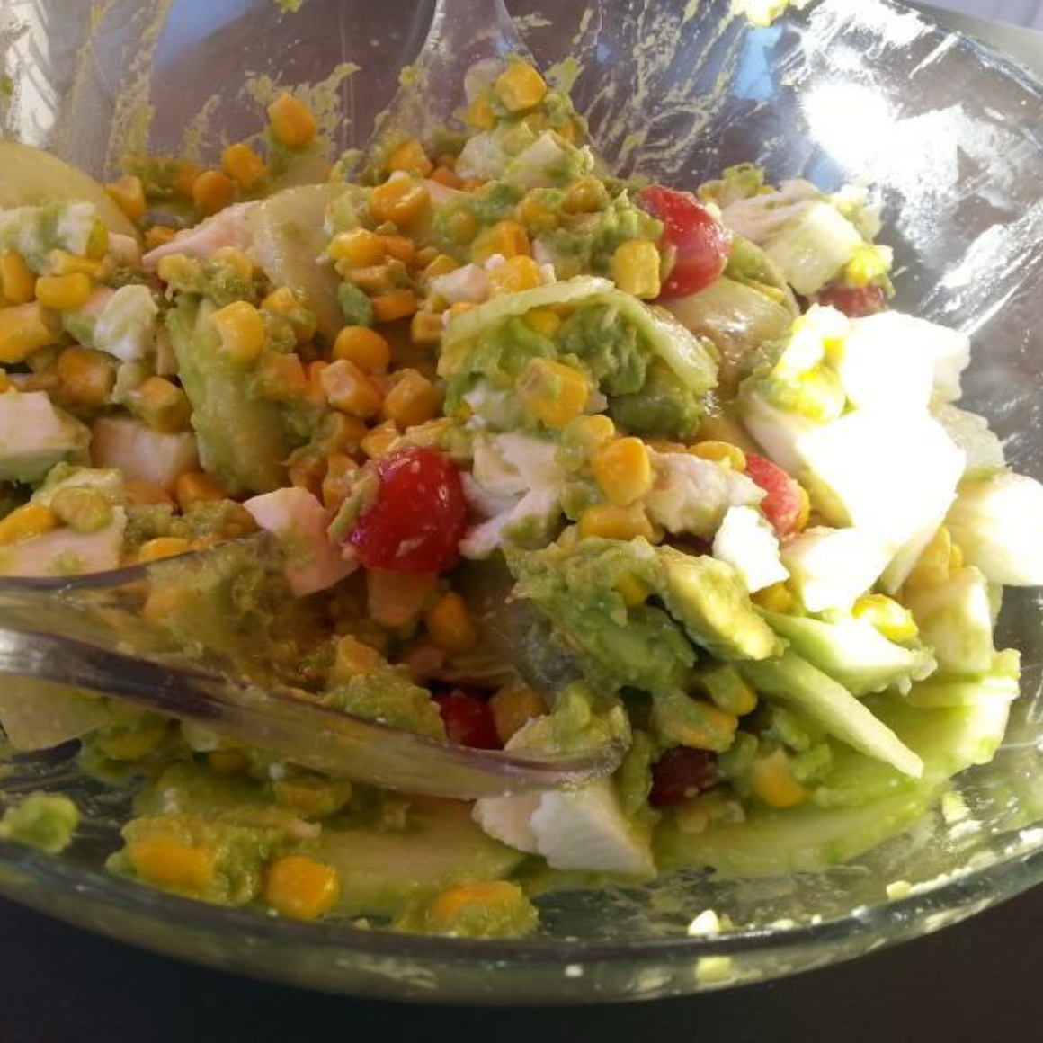 Sommersalat mit Avocadodressing