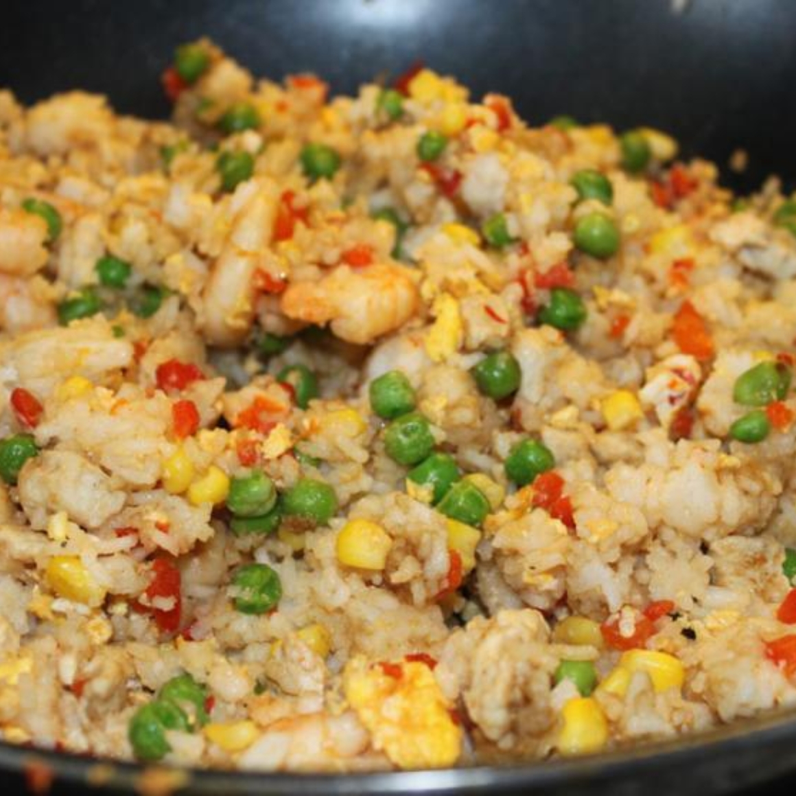 Eierreis mit Hähnchen und Crevetten
