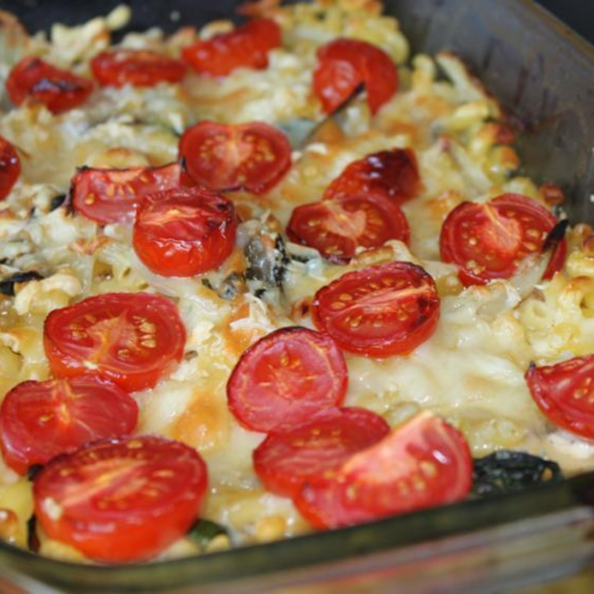 Hörnligratin mit Krautstiel