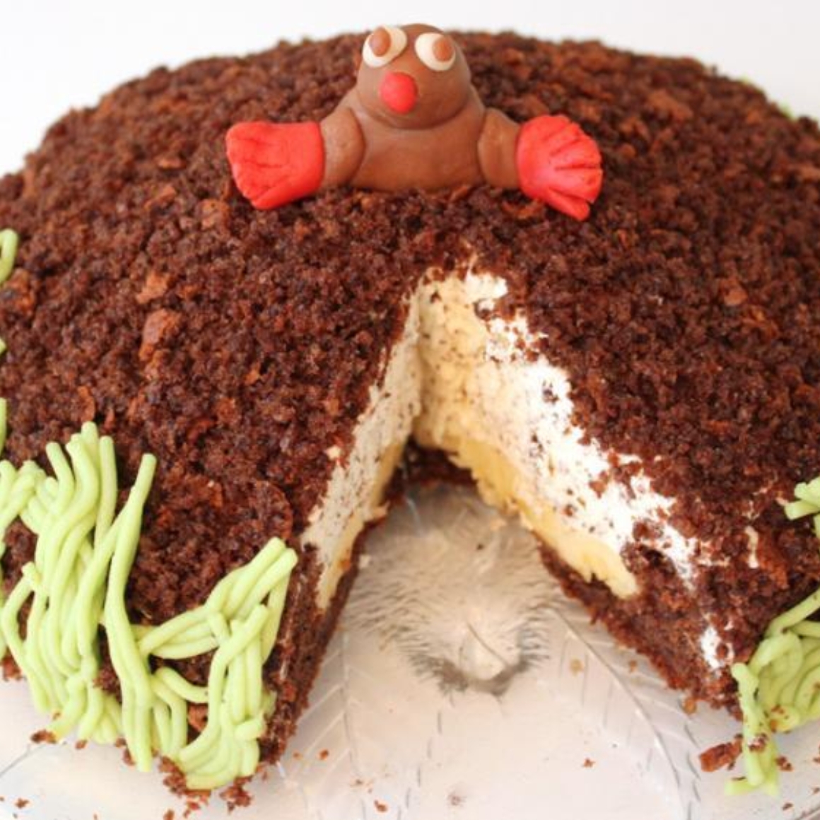 Maulwurfkuchen mit Marzipan-Maulwurf