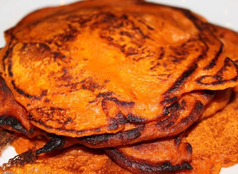 Tomatenpfannkuchen mit Basilikum
