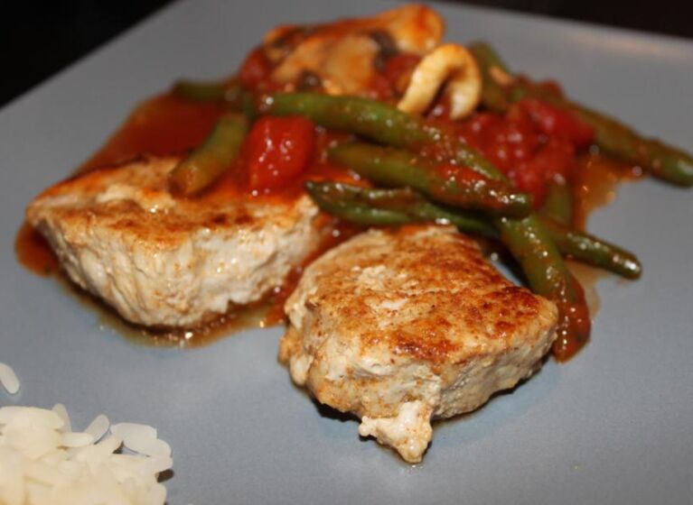 Schweinemedaillons mit Bohnen und Tomaten