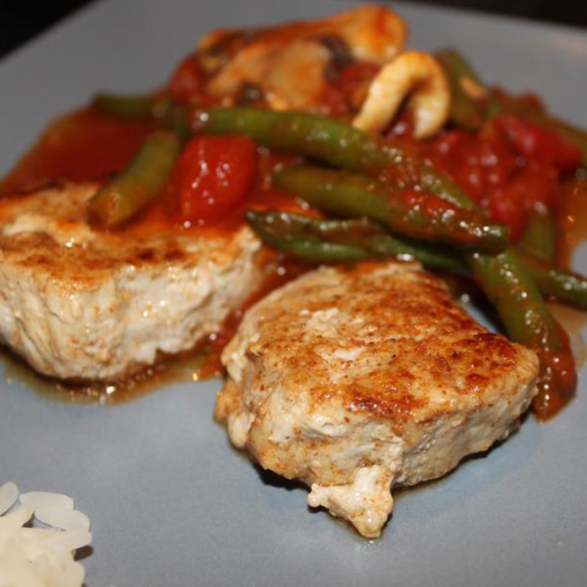 Schweinemedaillons mit Bohnen und Tomaten