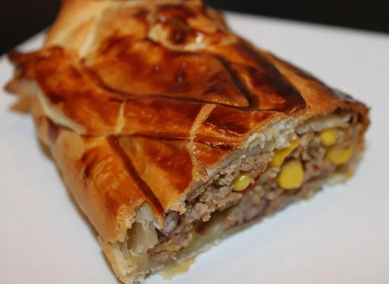 Hackfleisch Blätterteigrolle mit Kidneybohnen