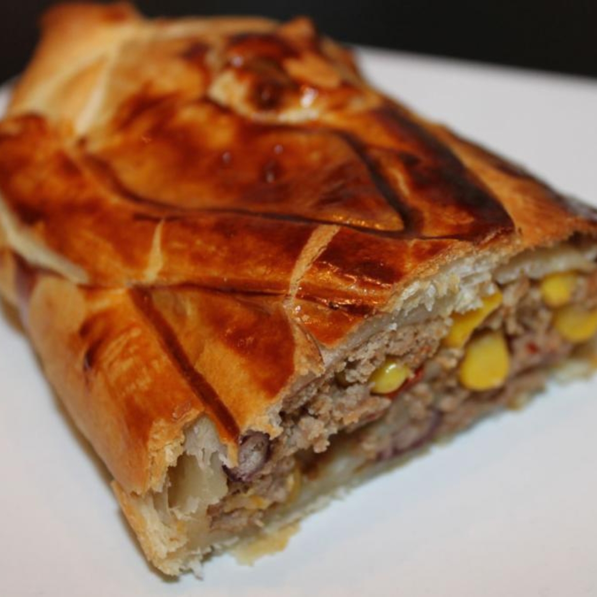 Hackfleisch Blätterteigrolle mit Kidneybohnen