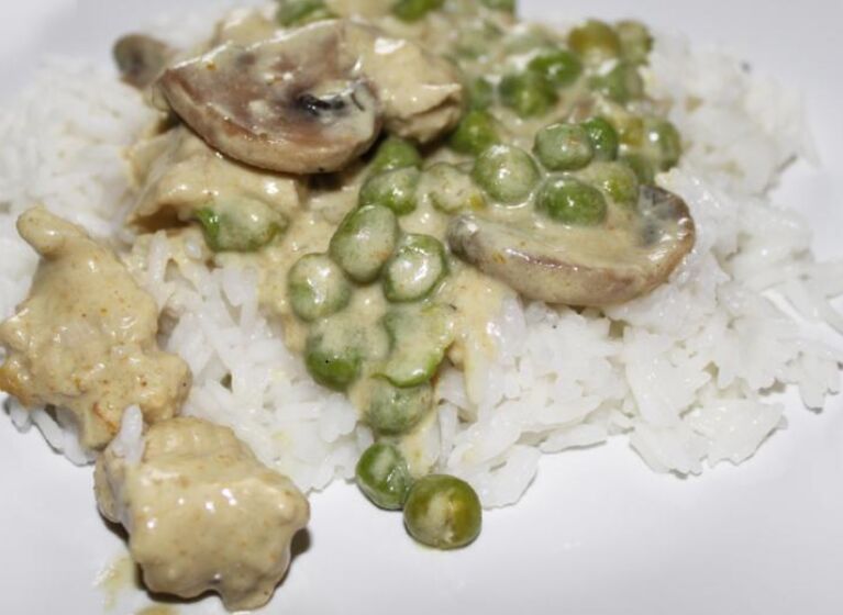Grünes Curry mit Erbsen und Truten