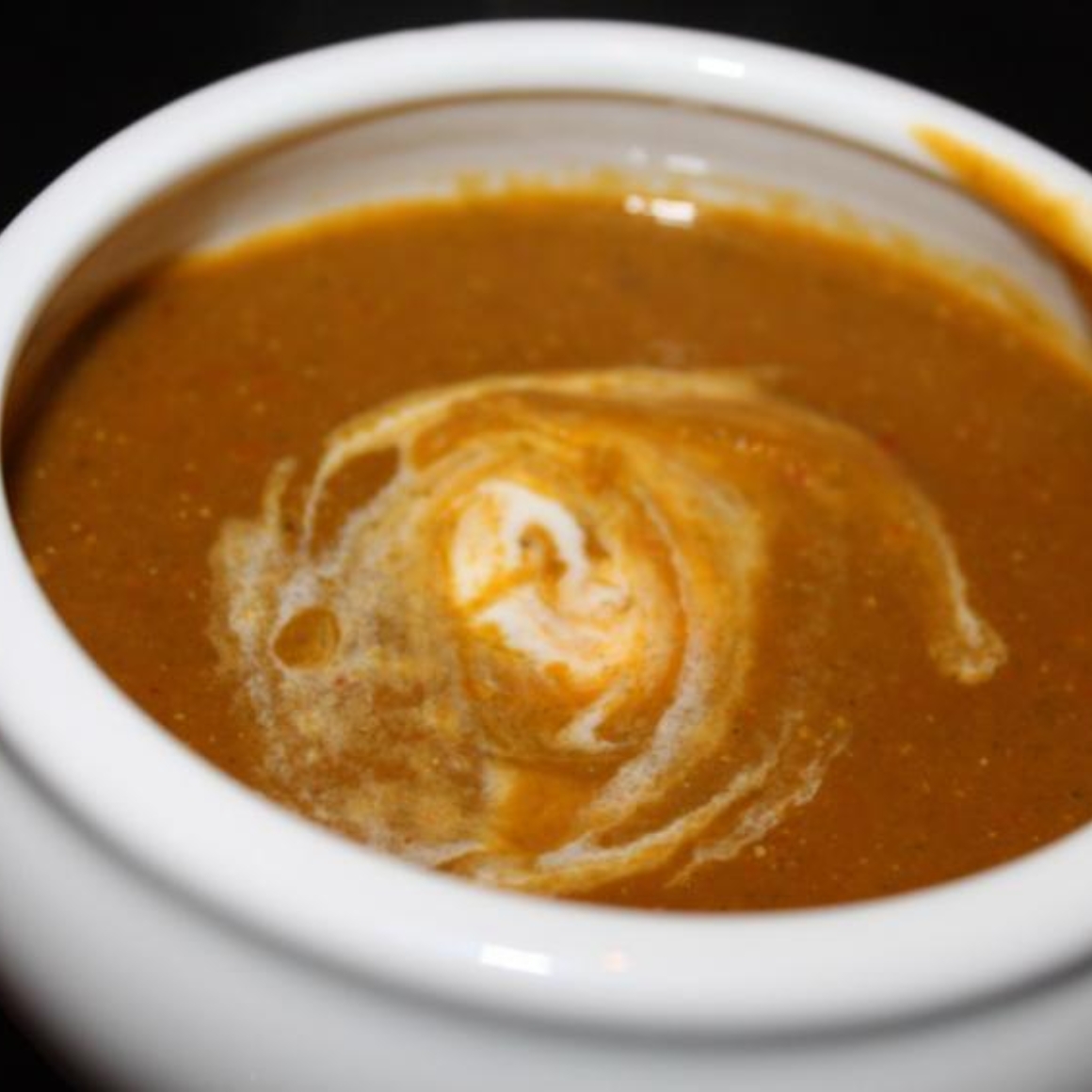 Rote Linsensuppe mit Spinat