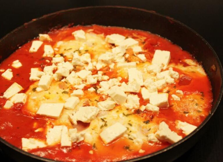 Tomaten Feta-Pfanne mit Ei