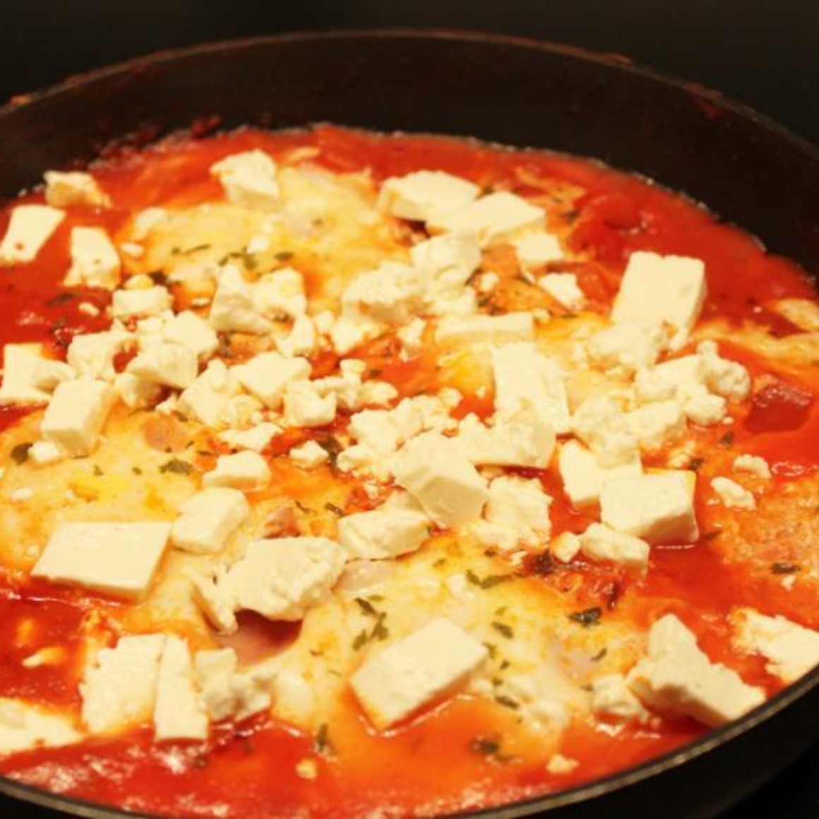 Tomaten Feta-Pfanne mit Ei