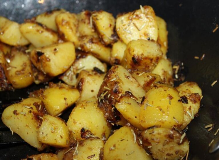 Karamellisierte Rosmarin-Bratkartoffeln