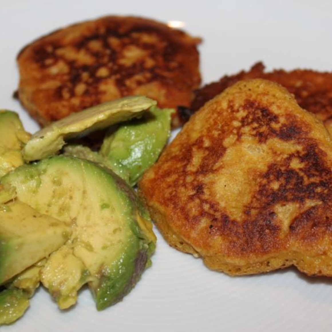 Maispuffer mit Avocado