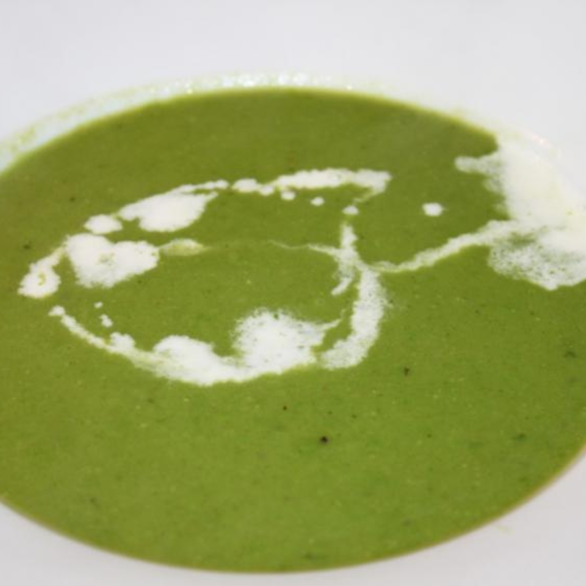 Estragon-Erbsensuppe