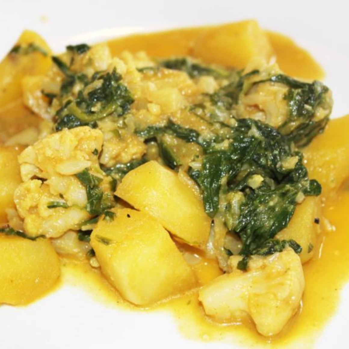 Blumenkohlcurry mit Spinat und Kartoffeln