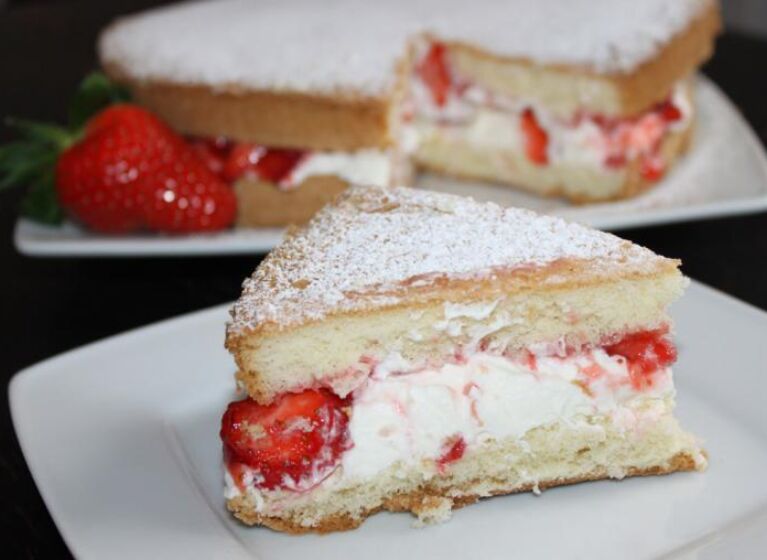 Erdbeer Biskuittorte