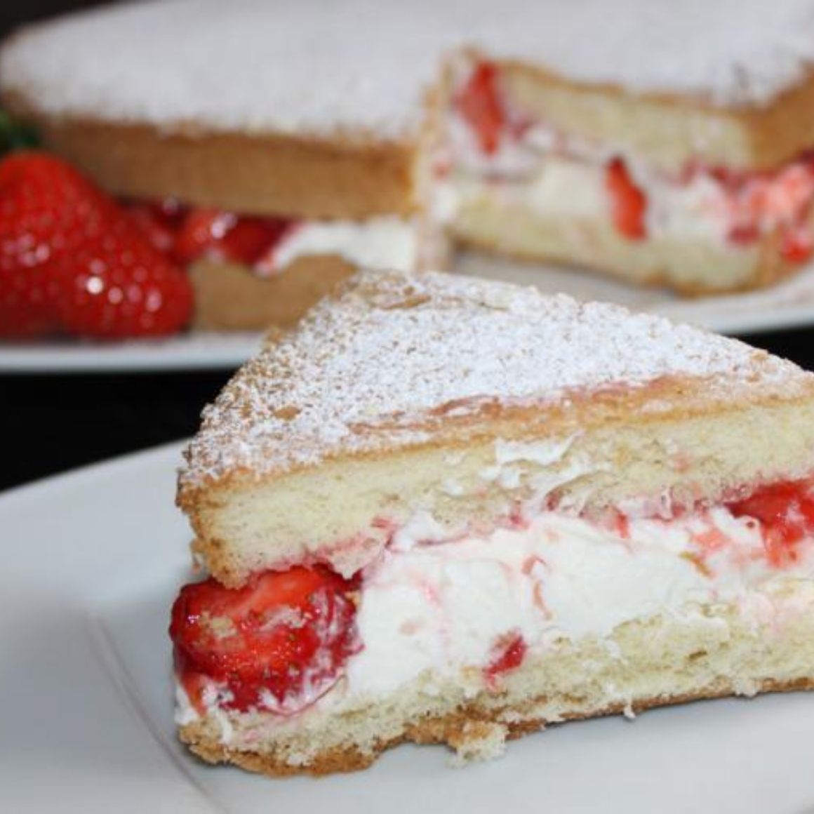 Erdbeer Biskuittorte