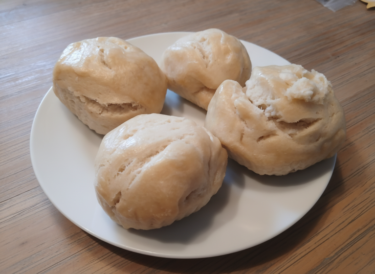 Gedämpfte Kokosbrötchen