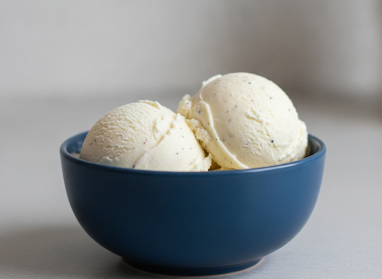 Vanilleeiscreme aus der Eismaschine
