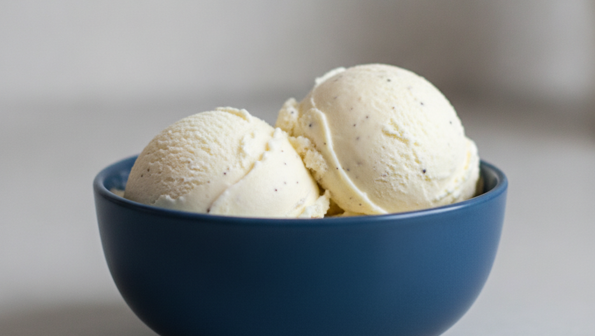 Vanilleeiscreme aus der Eismaschine