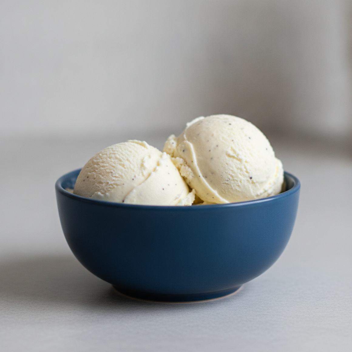 Vanilleeiscreme aus der Eismaschine